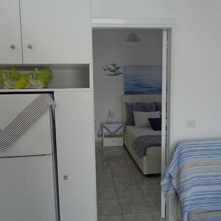 Blue And White Studios & Apartments Lefkos  Exterior foto