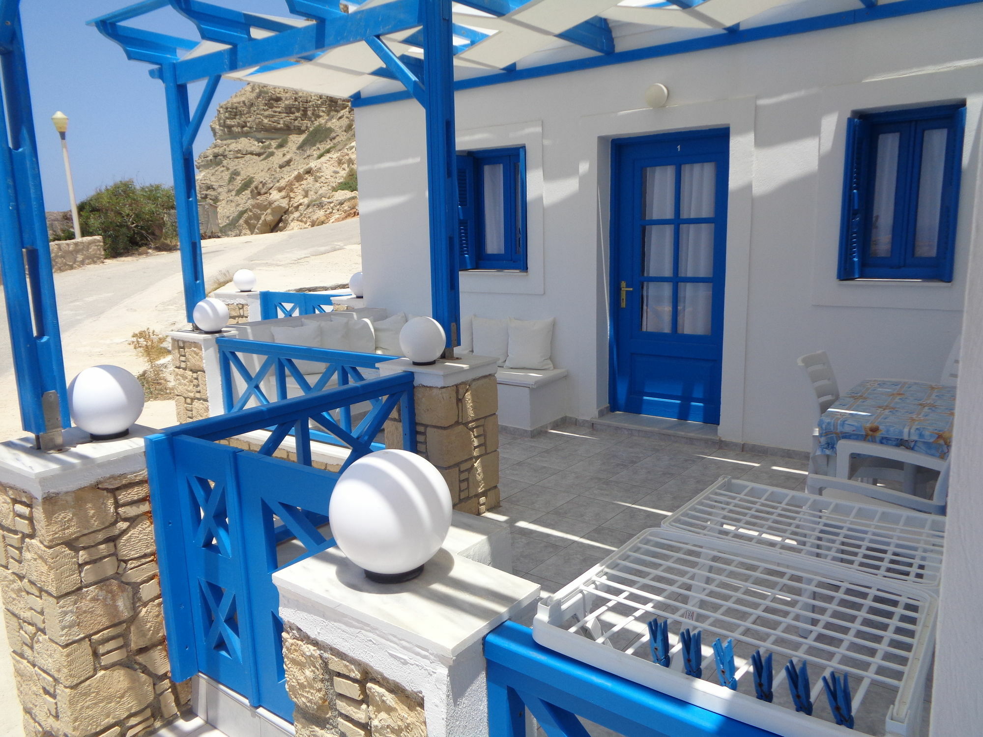 Blue And White Studios & Apartments Lefkos  Exterior foto